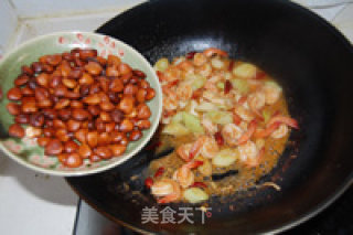 鱼香味的杏仁虾球的做法步骤：2