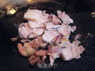 大蒜炒回锅肉的做法步骤：2