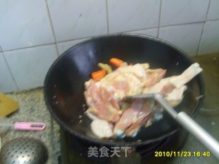 香菇鸡腿肉的做法步骤：2