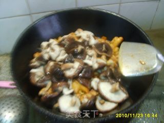 香菇鸡腿肉的做法步骤：2