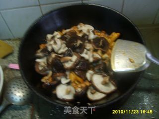 香菇鸡腿肉的做法步骤：2