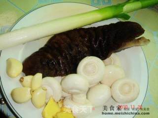 葱烧海参烩口蘑的做法步骤：2