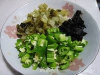 酸菜炒豆芽的做法步骤：2