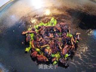 青椒炒豆豉的做法步骤：2
