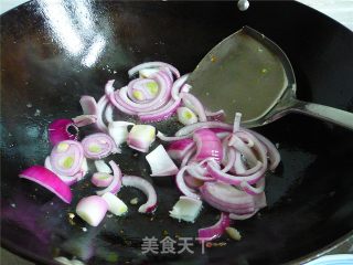 洋葱鱼丸片的做法步骤：2