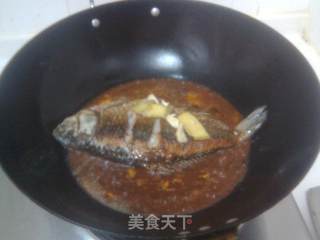 老公的最爱---鲫鱼炖茄子的做法步骤：2