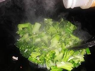 来个清爽的----清炒蒜香西兰花的做法步骤：2