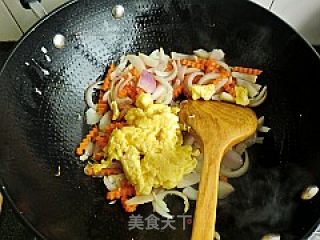 洋葱胡萝卜炒鸡蛋的做法步骤：2