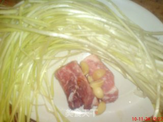 韭黄小炒肉的做法步骤：2