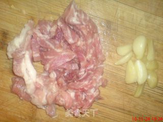 韭黄小炒肉的做法步骤：2