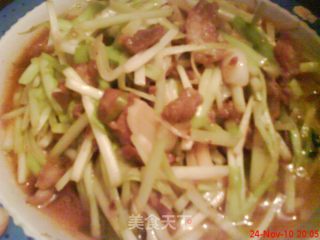 韭黄小炒肉的做法步骤：2