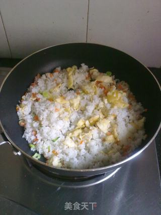 海苔蒜香炒饭的做法步骤：5
