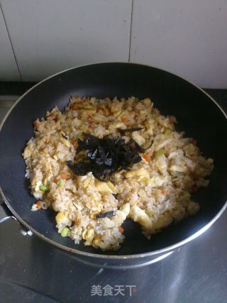 海苔蒜香炒饭的做法步骤：5