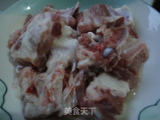 粉丝豆干炖小排的做法步骤：2