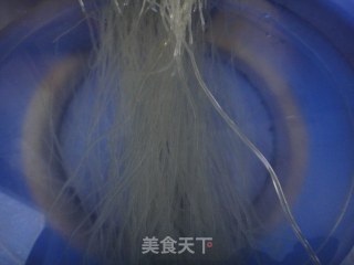 粉丝豆干炖小排的做法步骤：2