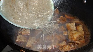 粉丝豆干炖小排的做法步骤：2