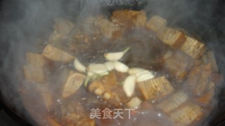 粉丝豆干炖小排的做法步骤：2