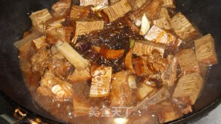粉丝豆干炖小排的做法步骤：2