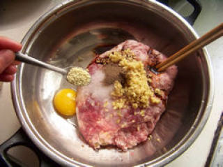 韭菜猪肉饺子的做法步骤：2