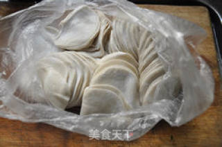 韭菜猪肉饺子的做法步骤：2