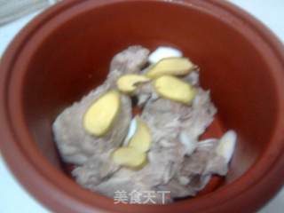 猪骨萝卜汤的做法步骤：2