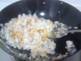 香香蛋炒饭的做法步骤：2