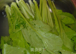 肉丸春菜汤的做法步骤：2