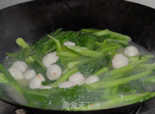 肉丸春菜汤的做法步骤：2