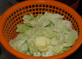 广式腊肠炒包菜的做法步骤：2
