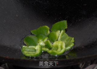 广式腊肠炒包菜的做法步骤：2