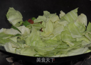 广式腊肠炒包菜的做法步骤：2