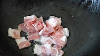 手撕茶树菇木耳炒肉片的做法步骤：2