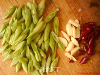 红油豇豆小炒肉的做法步骤：2