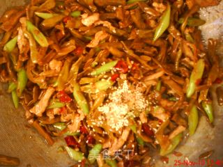 红油豇豆小炒肉的做法步骤：2