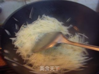 清单的韭菜土豆丝的做法步骤：2