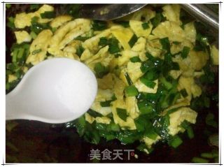 韭菜炒鸡蛋的做法步骤：2