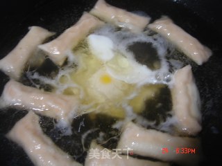 鱼皮饺包蛋煮肠粉的做法步骤：4