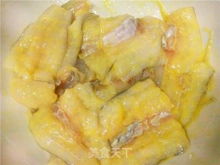 椒盐九肚鱼的做法步骤：2