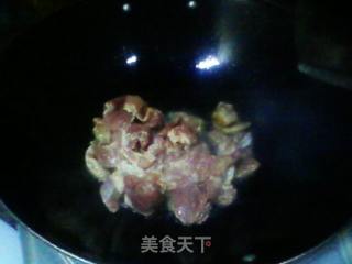 黄瓜炒肉片的做法步骤：2