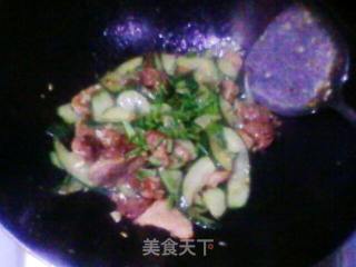 黄瓜炒肉片的做法步骤：2