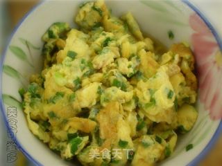 洋葱西红柿鸡蛋浇饭的做法步骤：2