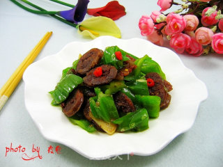 青椒炒腊肠的做法