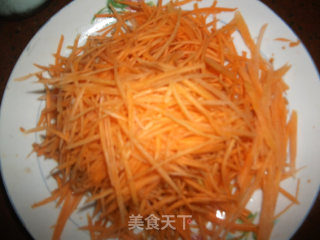 肉片炒胡萝卜丝的做法步骤：2