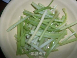 肉片炒胡萝卜丝的做法步骤：2
