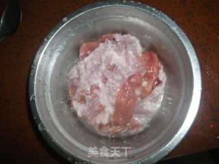 鱼肠虾丸浸西洋菜的做法步骤：2
