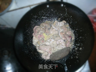 鱼肠虾丸浸西洋菜的做法步骤：2