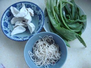 清汤饺子面的做法步骤：2