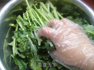 手抓小苔菜的做法步骤：2