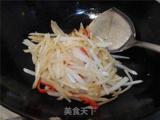蛋皮萝卜丝的做法步骤：2