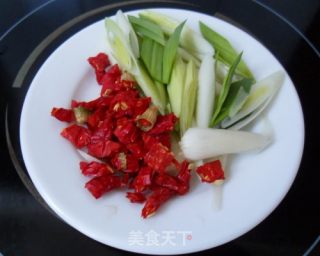 又是腊肉飘香时：芥兰炒腊肉的做法步骤：2